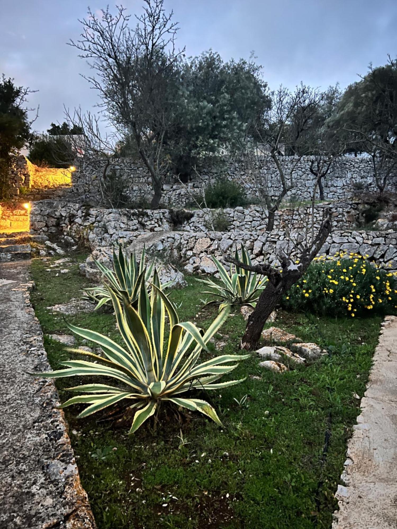 Отель Syconium Trullo And Lamia Gea Charme And History Остуни Экстерьер фото